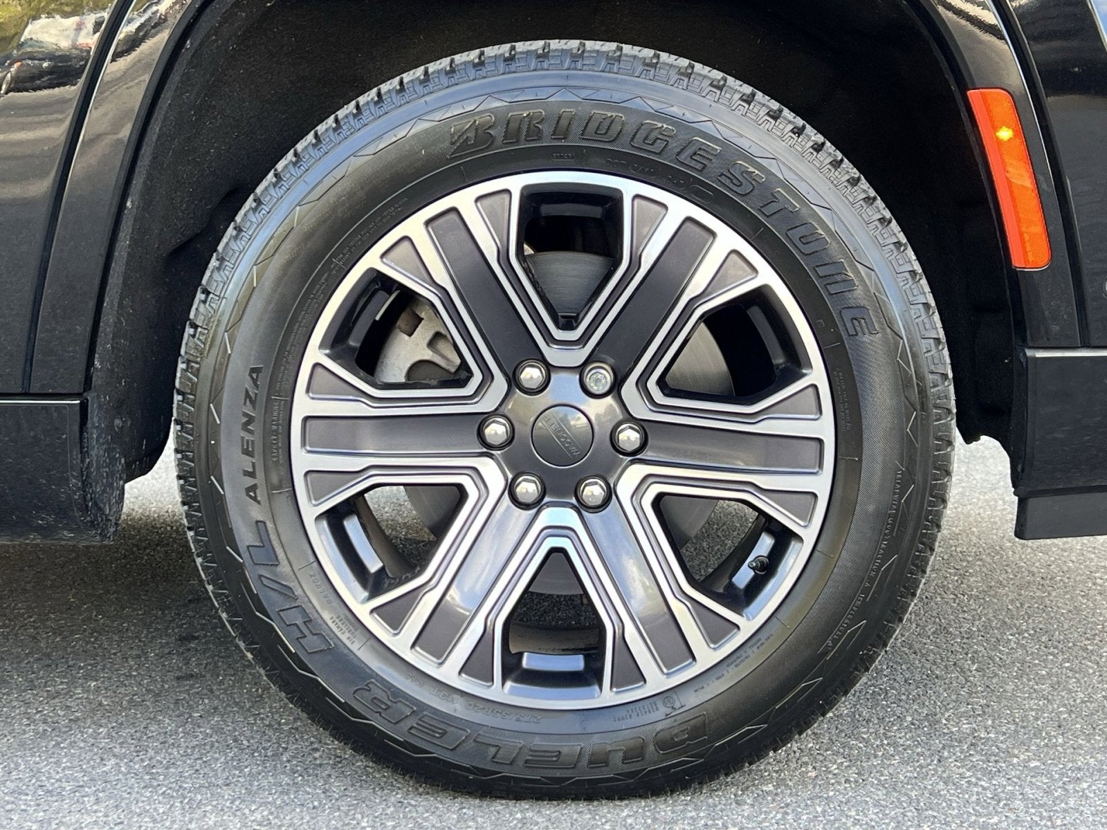 2024 Jeep Wagoneer Base