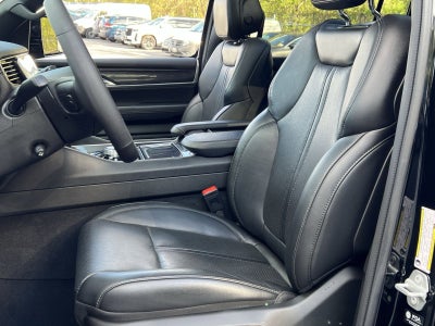 2024 Jeep Wagoneer Base