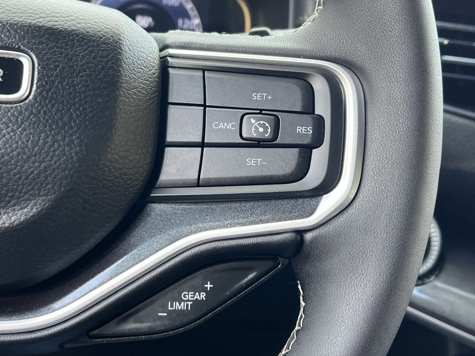 2024 Jeep Wagoneer Base