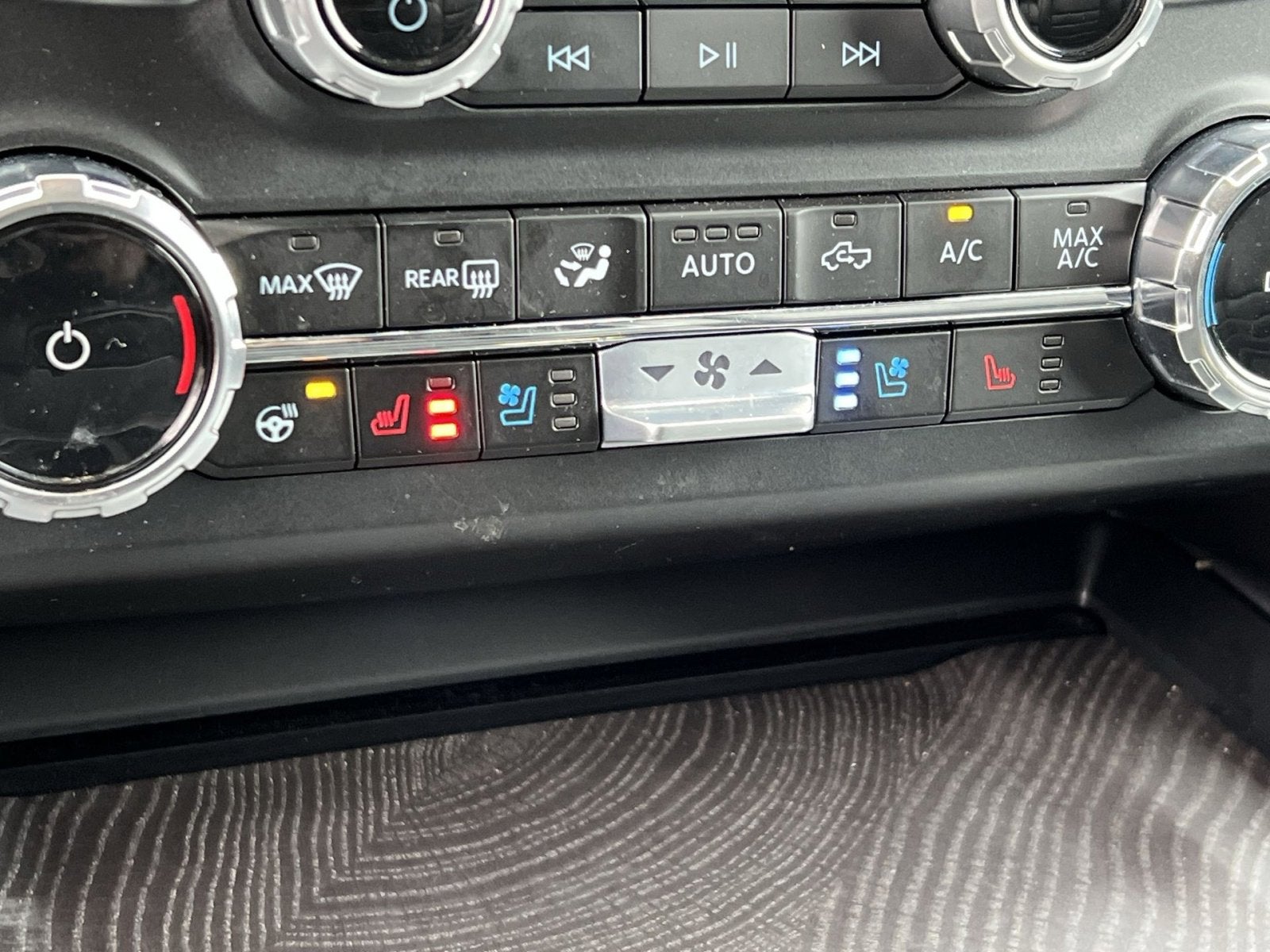 2025 Ford F-350SD Platinum