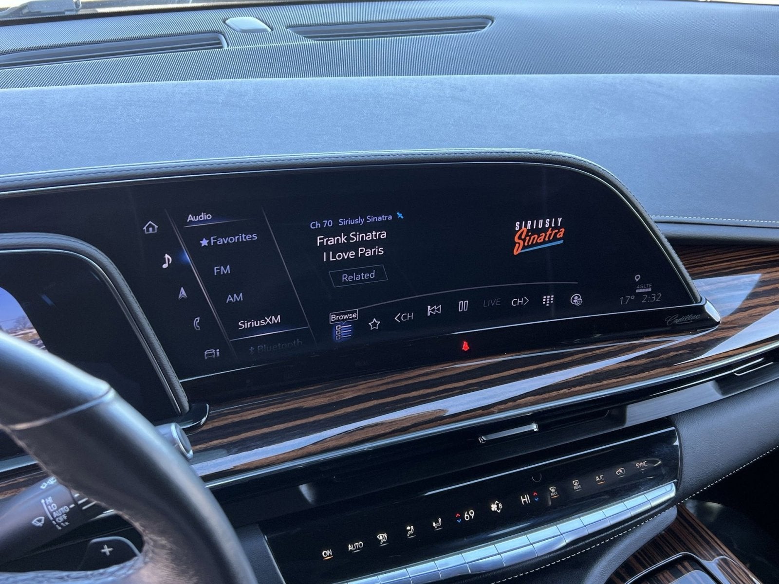 2023 Cadillac Escalade ESV Premium