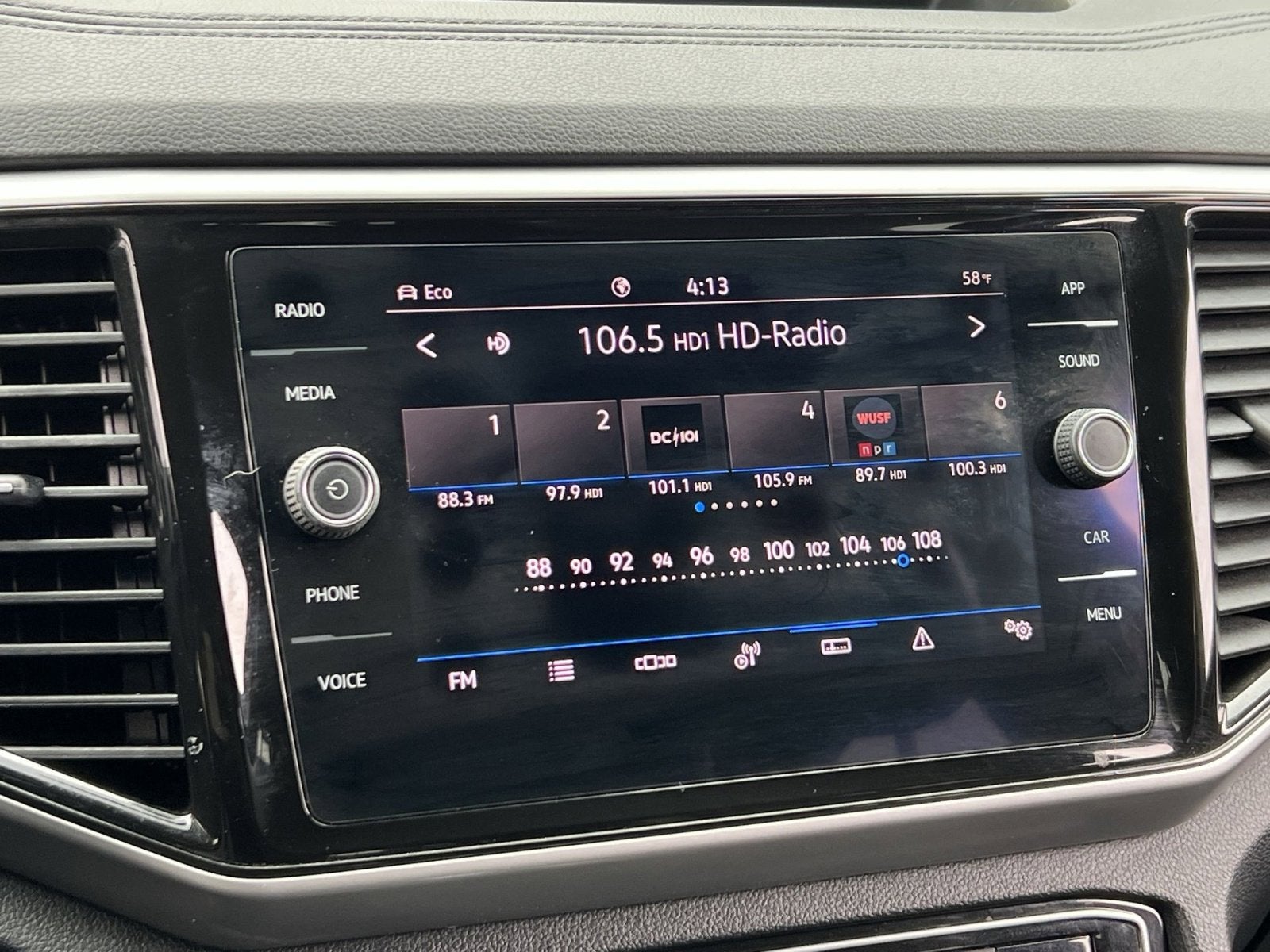 2022 Volkswagen Atlas Cross Sport 2.0T SE w/Technology