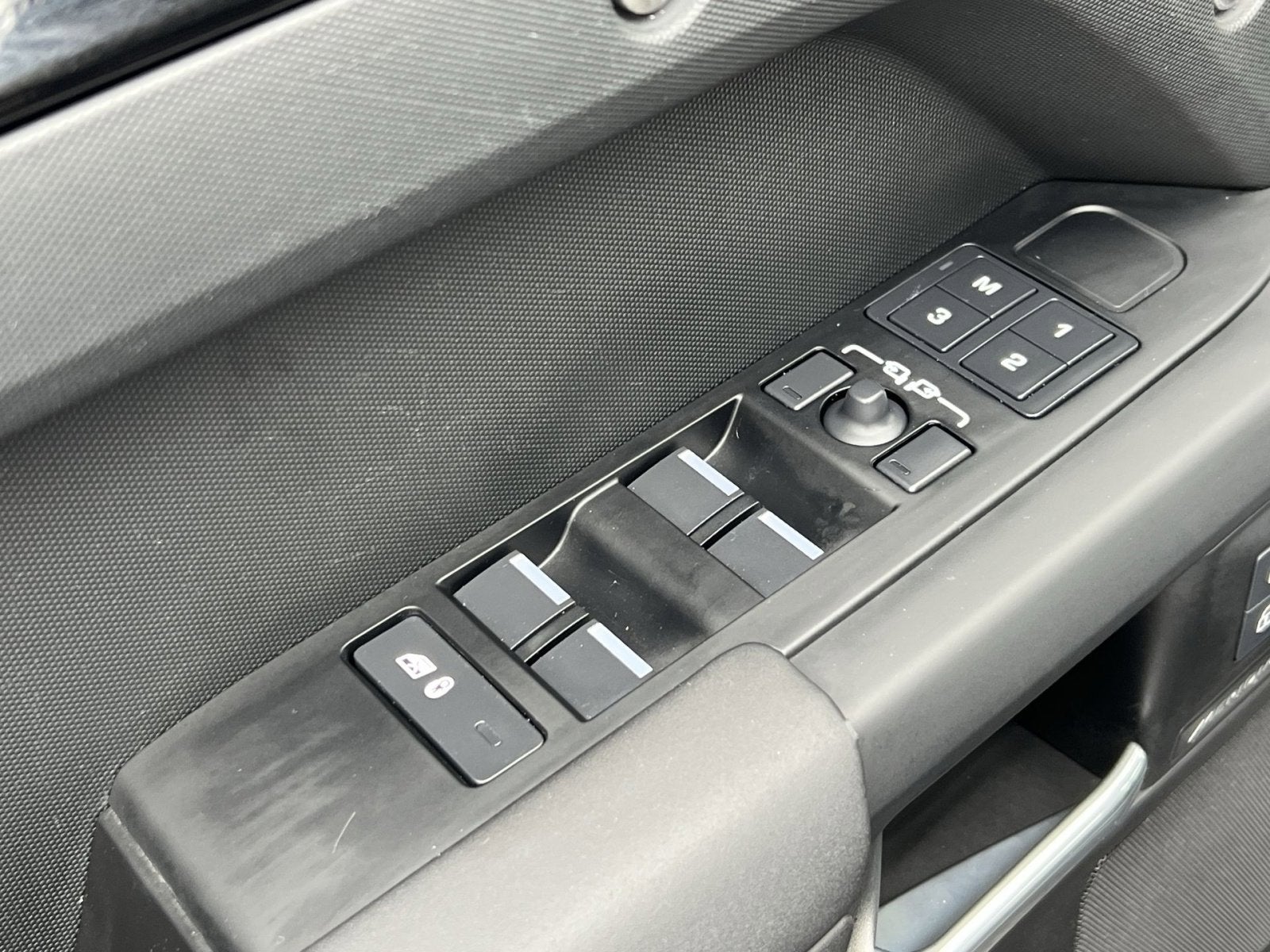 2025 Land Rover Defender 110 S