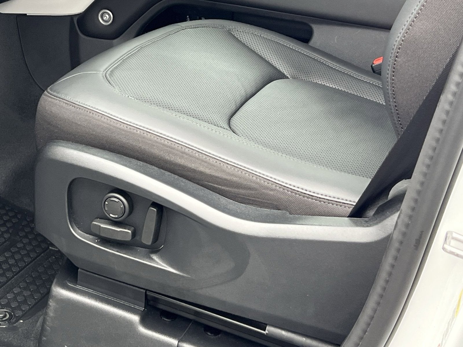 2025 Land Rover Defender 110 S