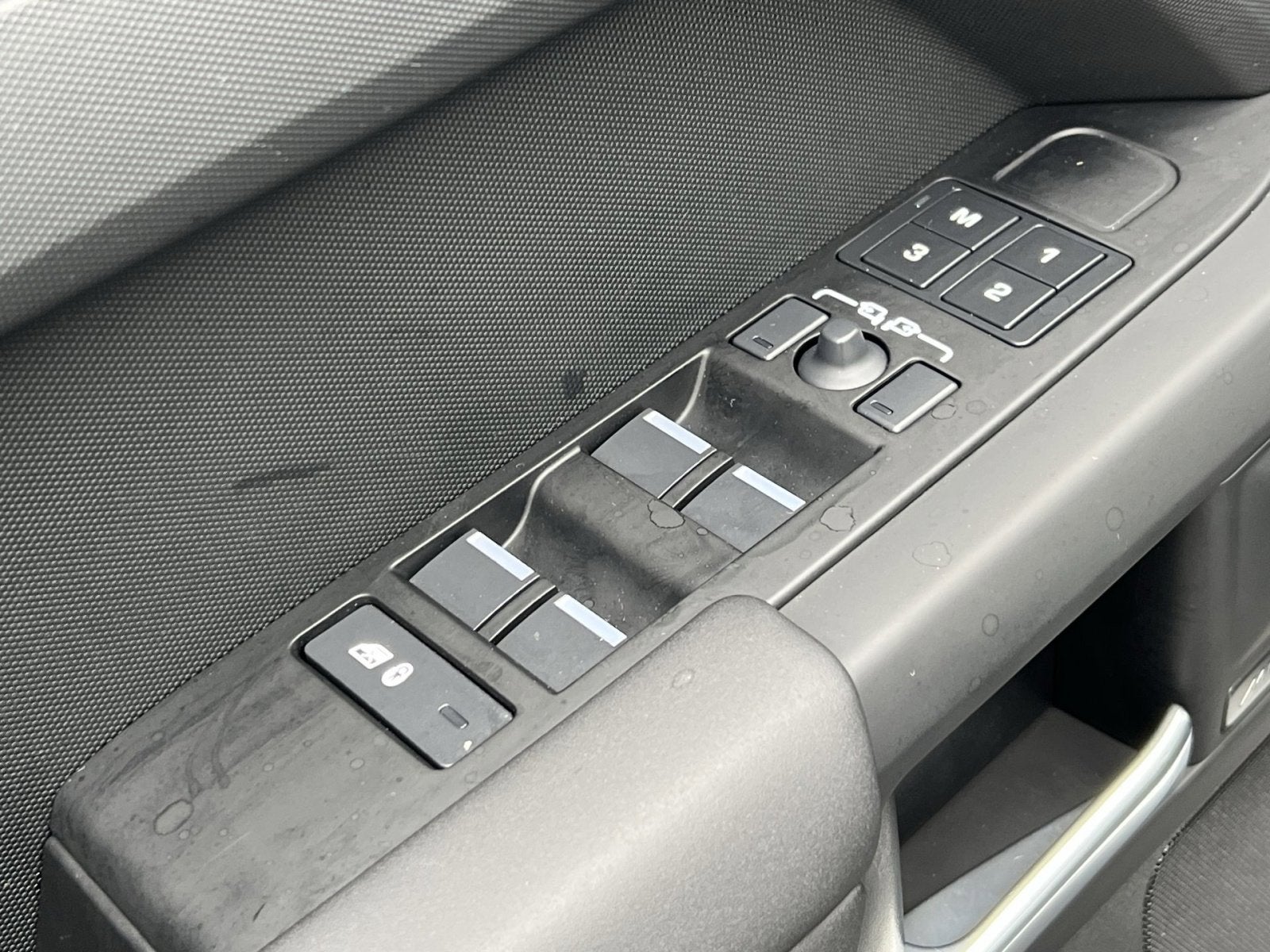 2025 Land Rover Defender 110 S