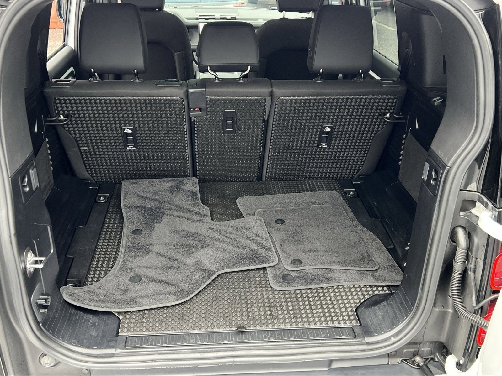 2025 Land Rover Defender 110 S