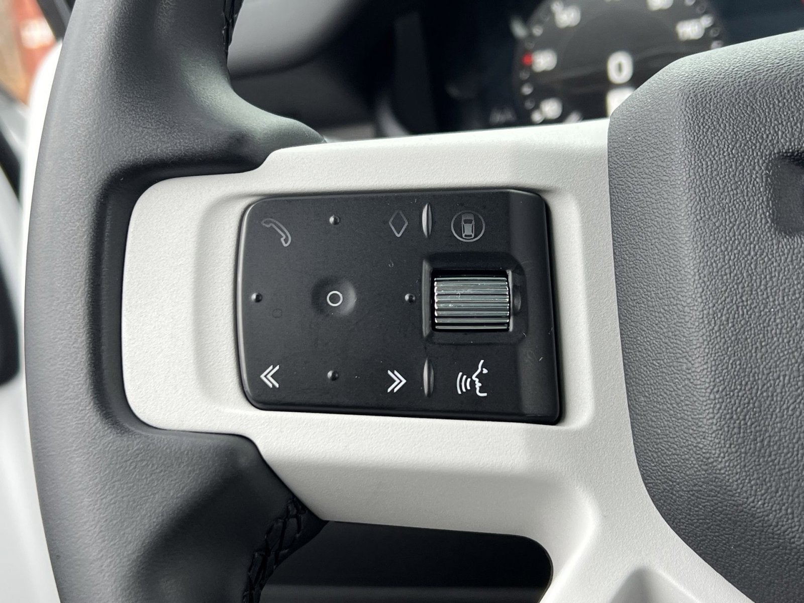 2025 Land Rover Defender 110 S