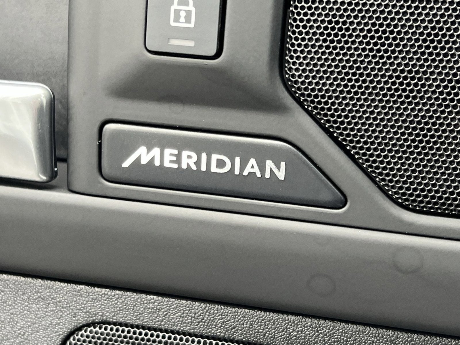 2025 Land Rover Defender 110 S