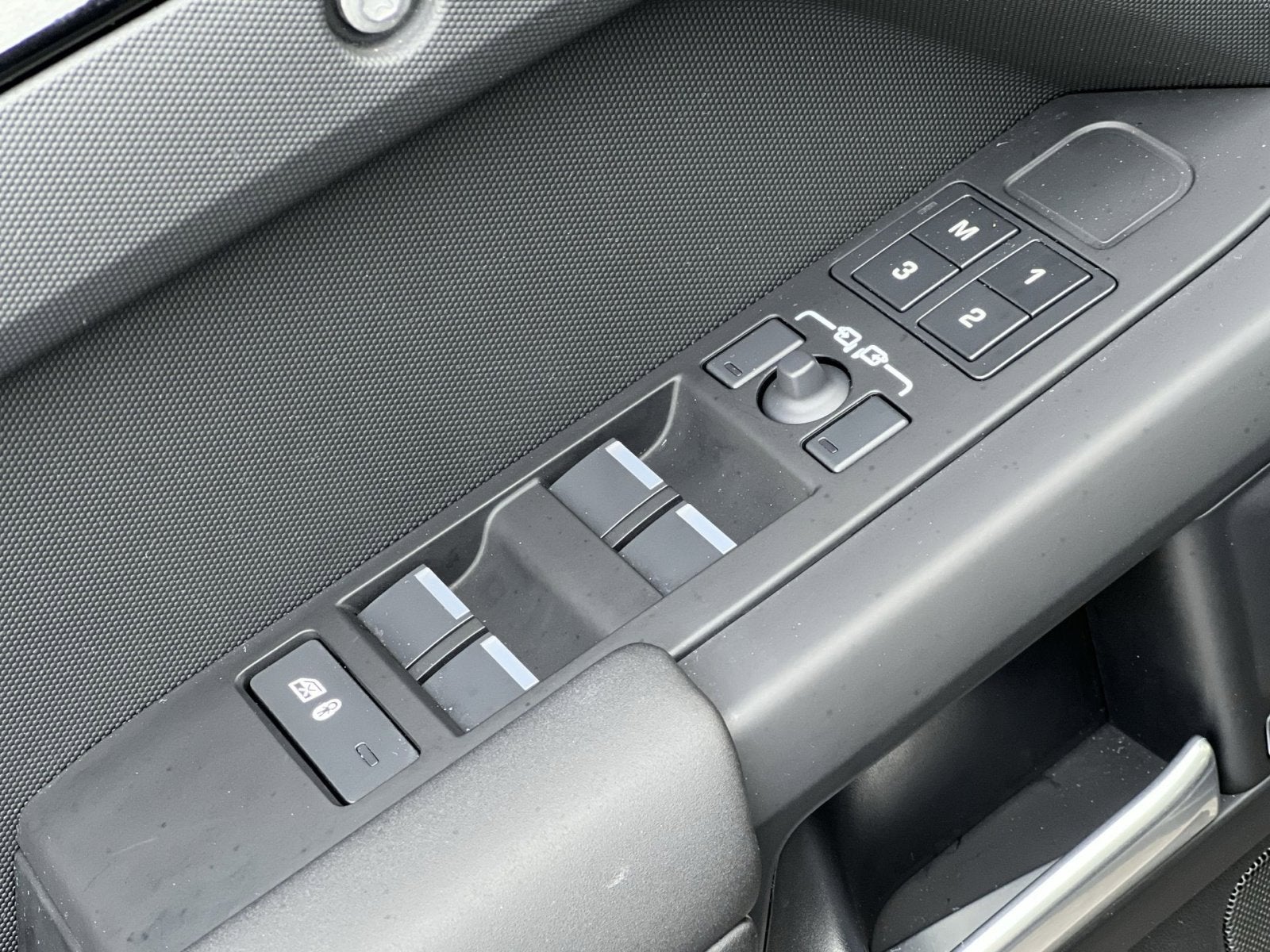 2025 Land Rover Defender 110 S