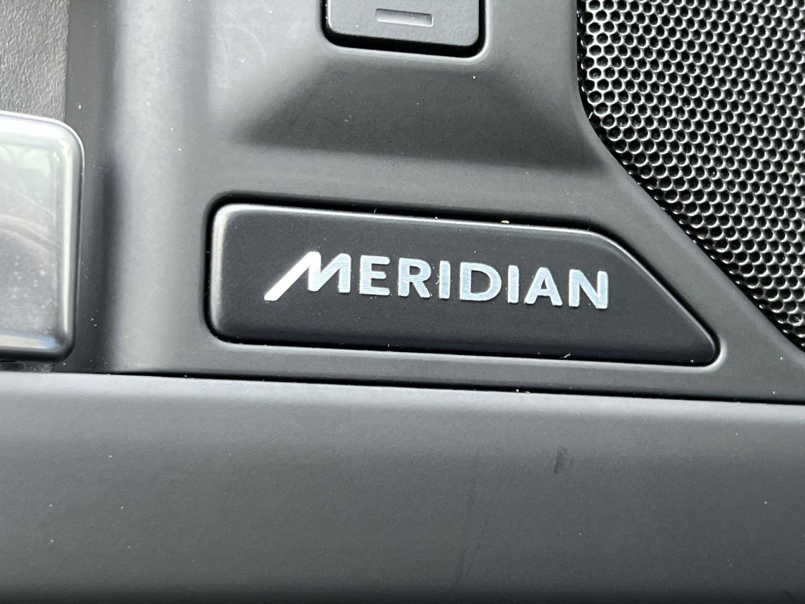 2025 Land Rover Defender 110 S