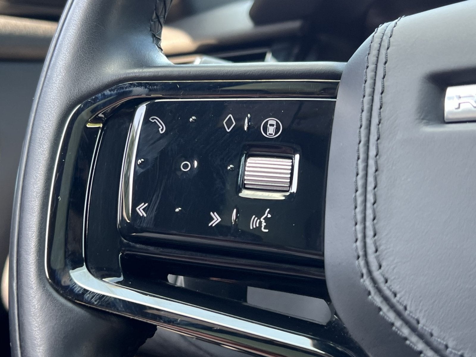 2025 Land Rover Range Rover Velar Dynamic SE
