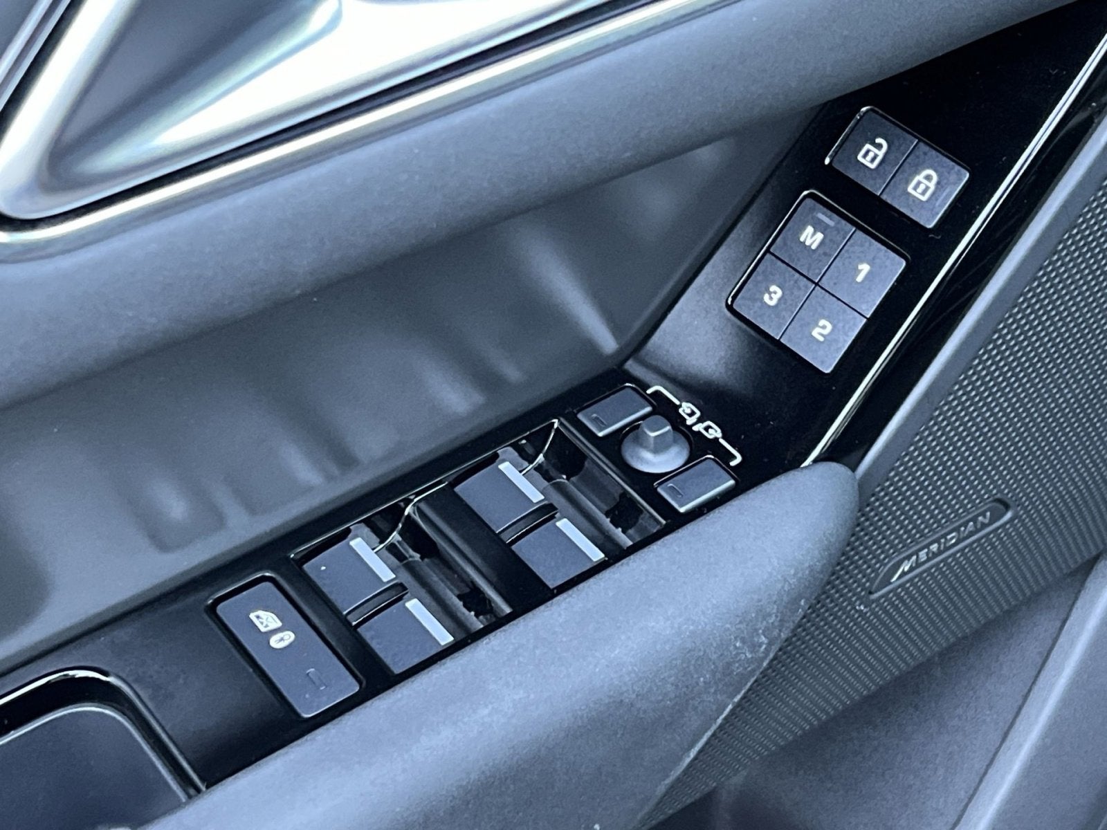 2025 Land Rover Range Rover Velar Dynamic SE