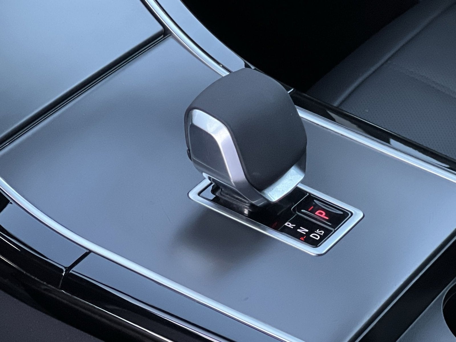 2025 Land Rover Range Rover Velar Dynamic SE