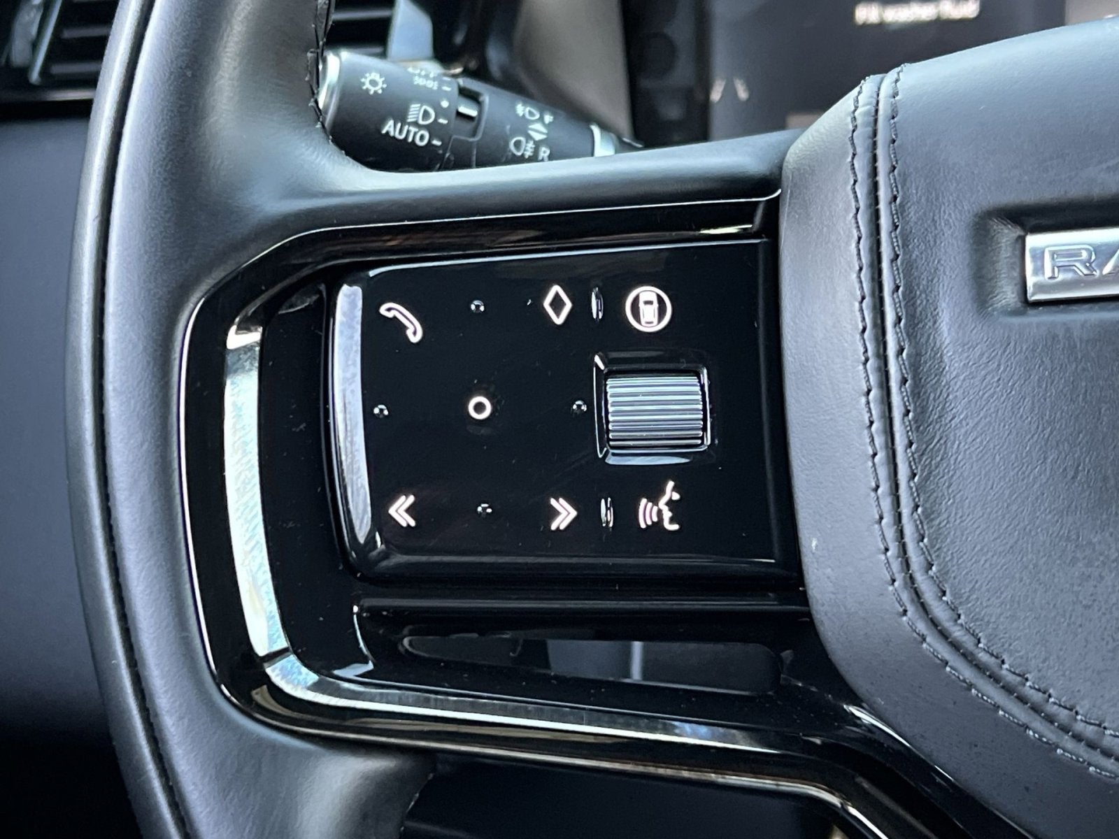 2025 Land Rover Range Rover Velar Dynamic SE