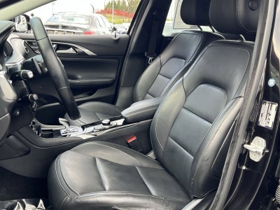 2017 INFINITI QX30 Luxury