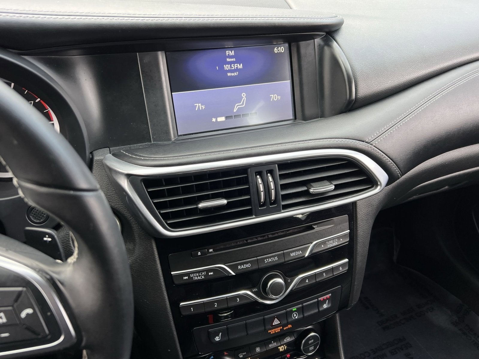 2017 INFINITI QX30 Luxury