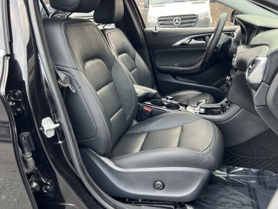 2017 INFINITI QX30 Luxury