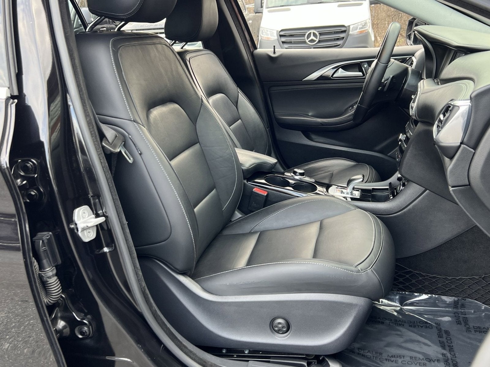 2017 INFINITI QX30 Luxury