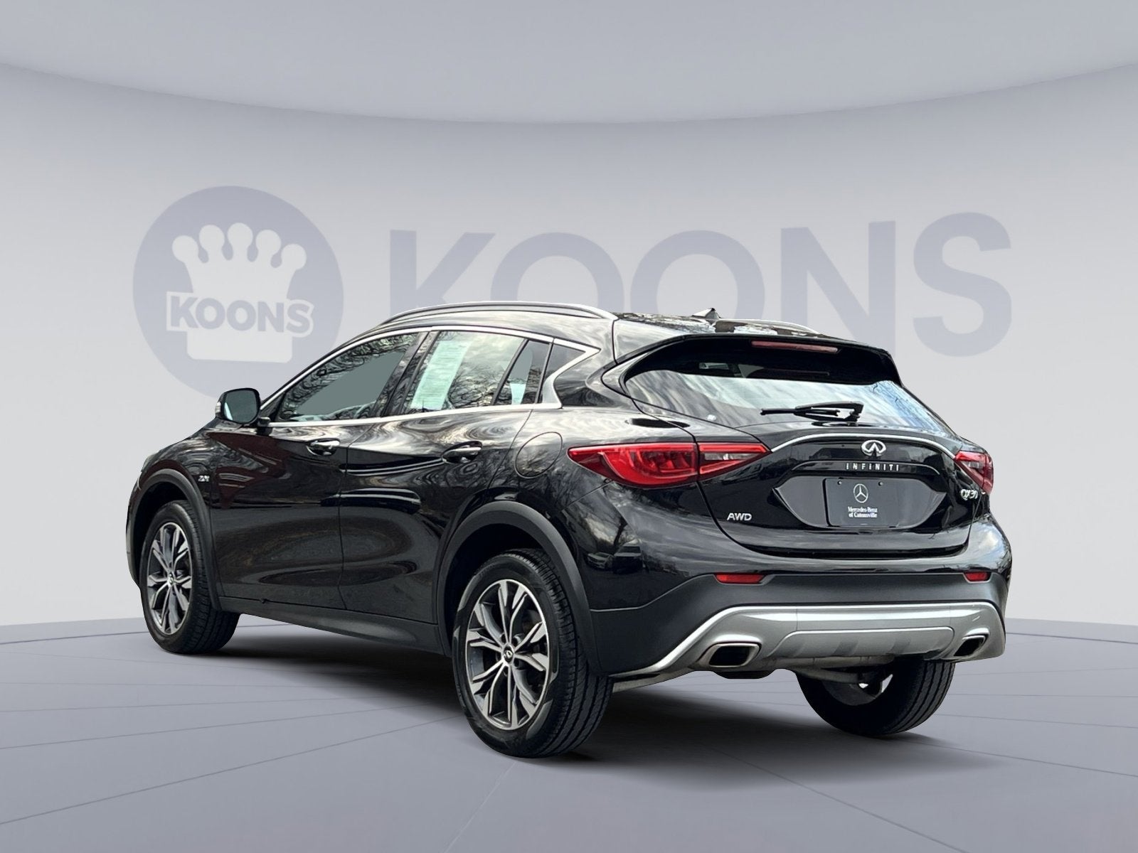 2017 INFINITI QX30 Luxury