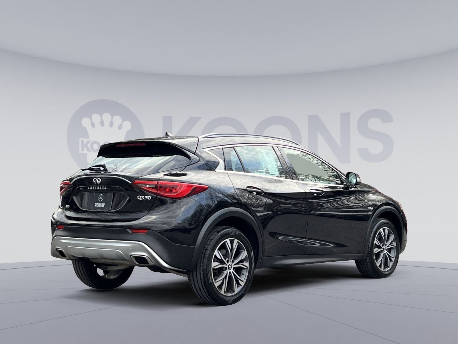 2017 INFINITI QX30 Luxury