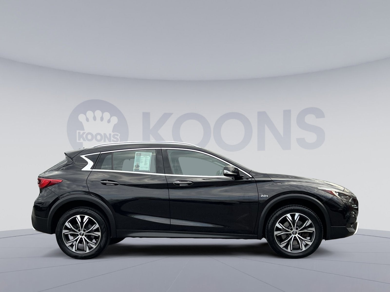 2017 INFINITI QX30 Luxury
