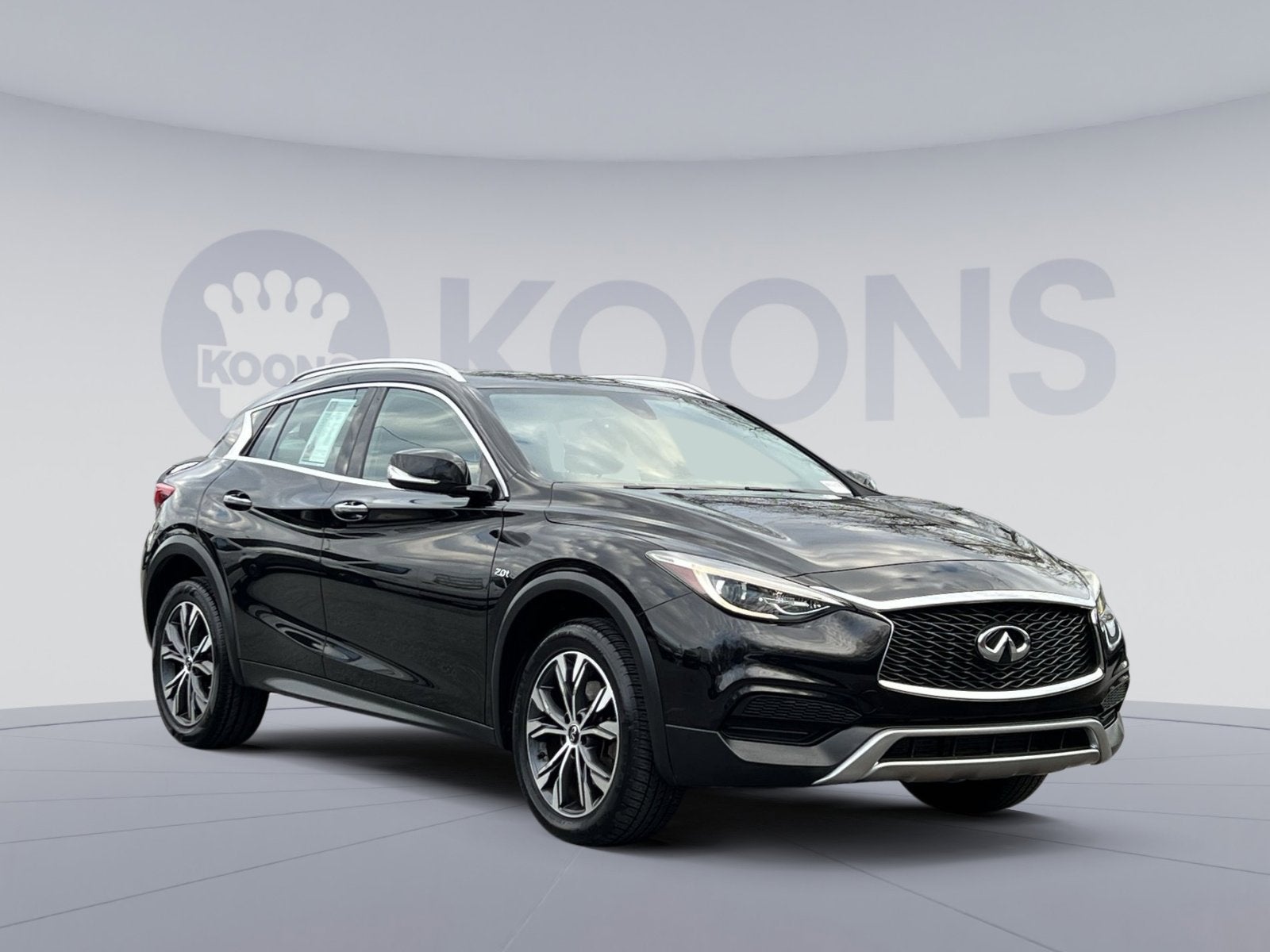 2017 INFINITI QX30 Luxury