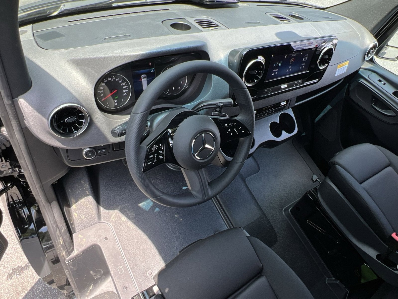 2025 Mercedes-Benz Sprinter 2500 Cargo 144 WB