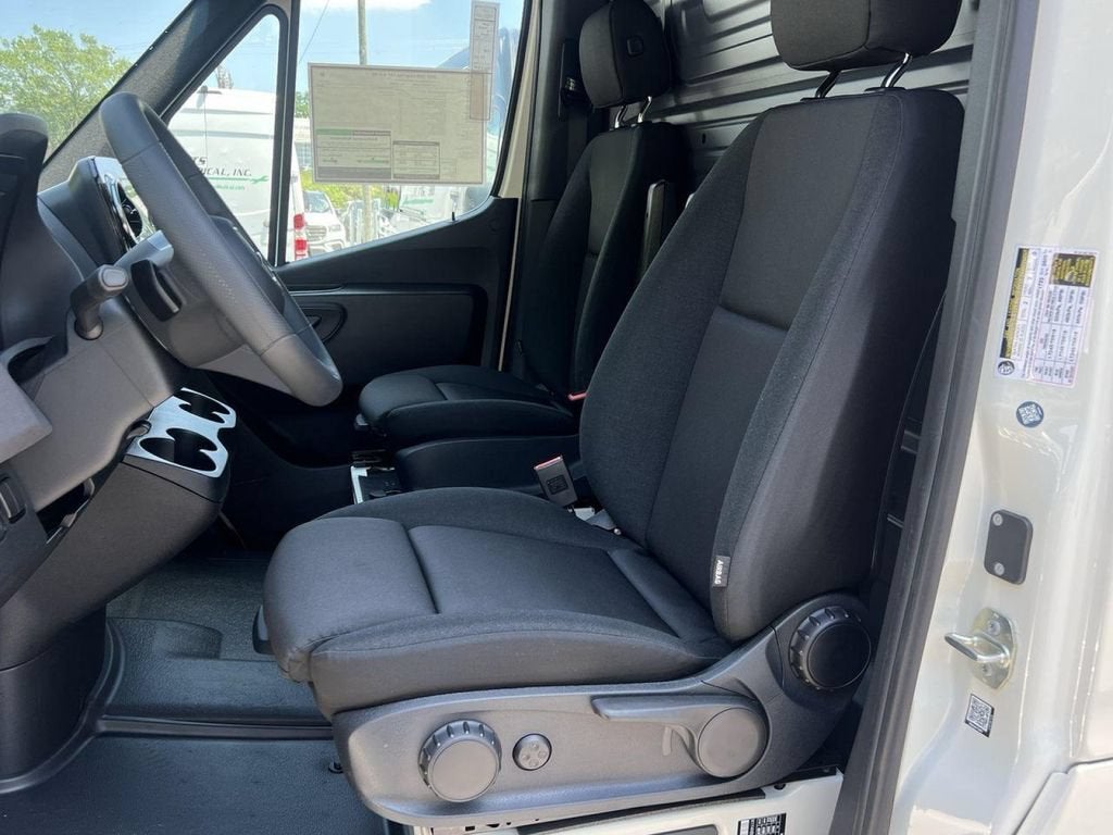 2025 Mercedes-Benz Sprinter 2500 Cargo 144 WB