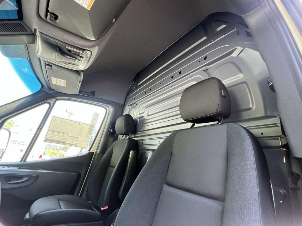 2025 Mercedes-Benz Sprinter 2500 Cargo 144 WB