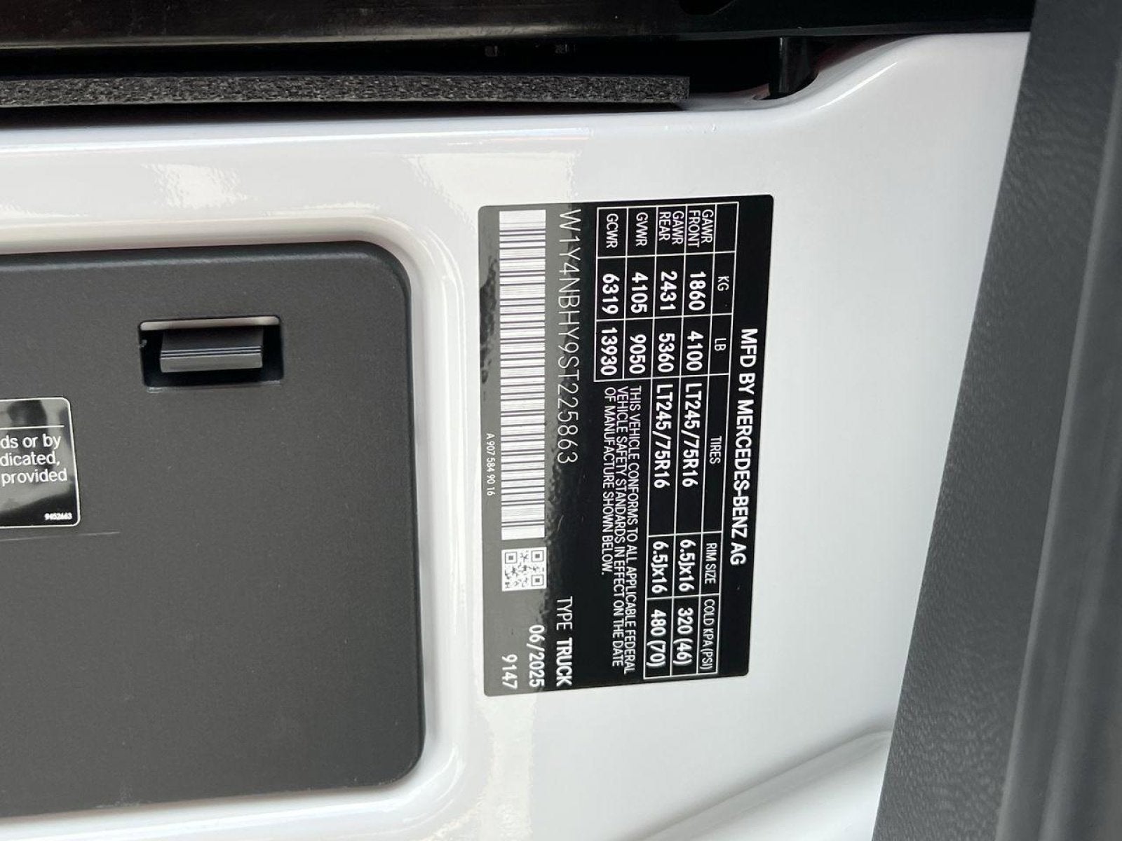 2025 Mercedes-Benz Sprinter 2500 Cargo 144 WB