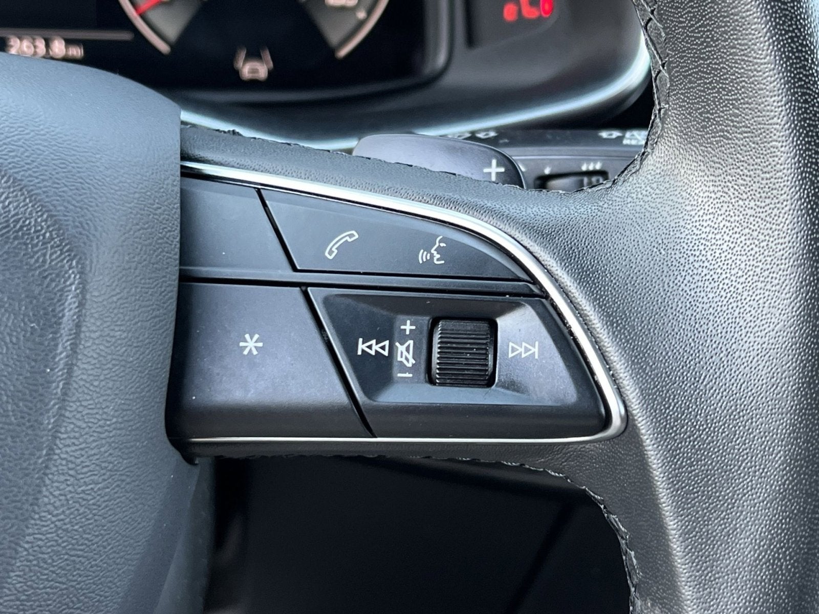 2023 Audi Q8 55 Premium Plus