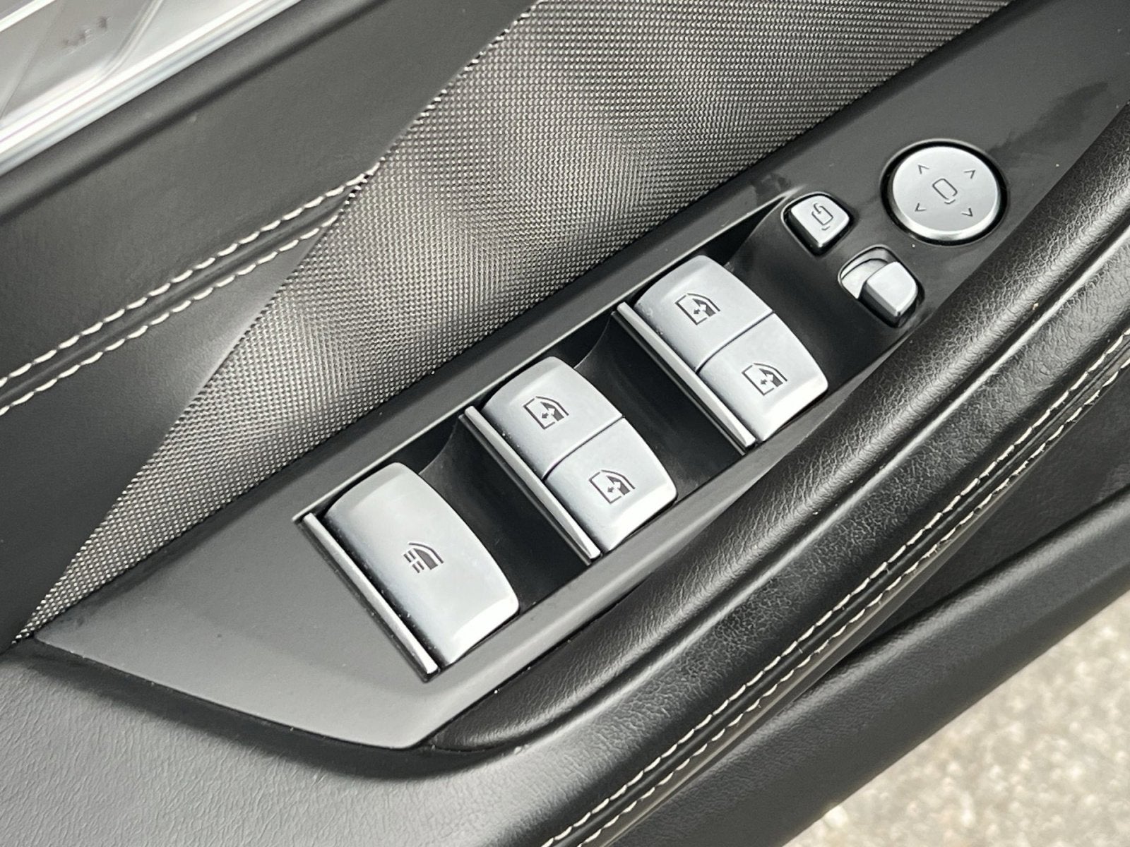 2025 BMW 8 Series 840i