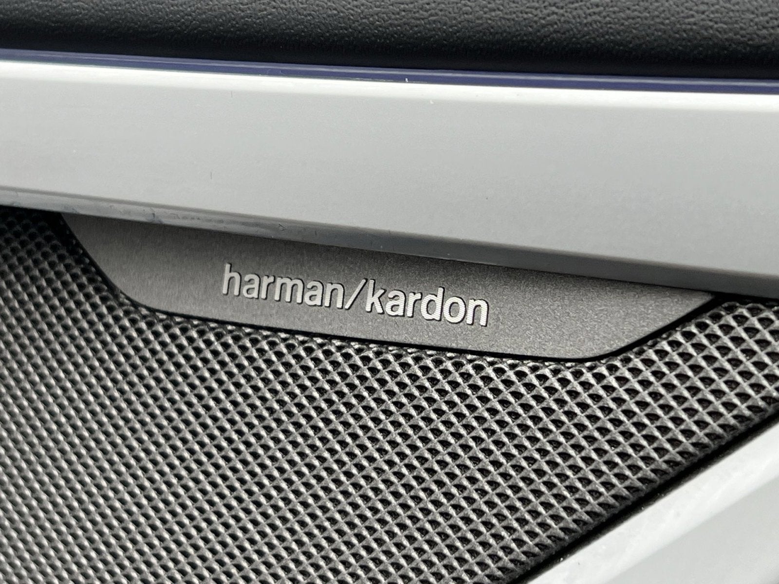 2025 BMW 8 Series 840i