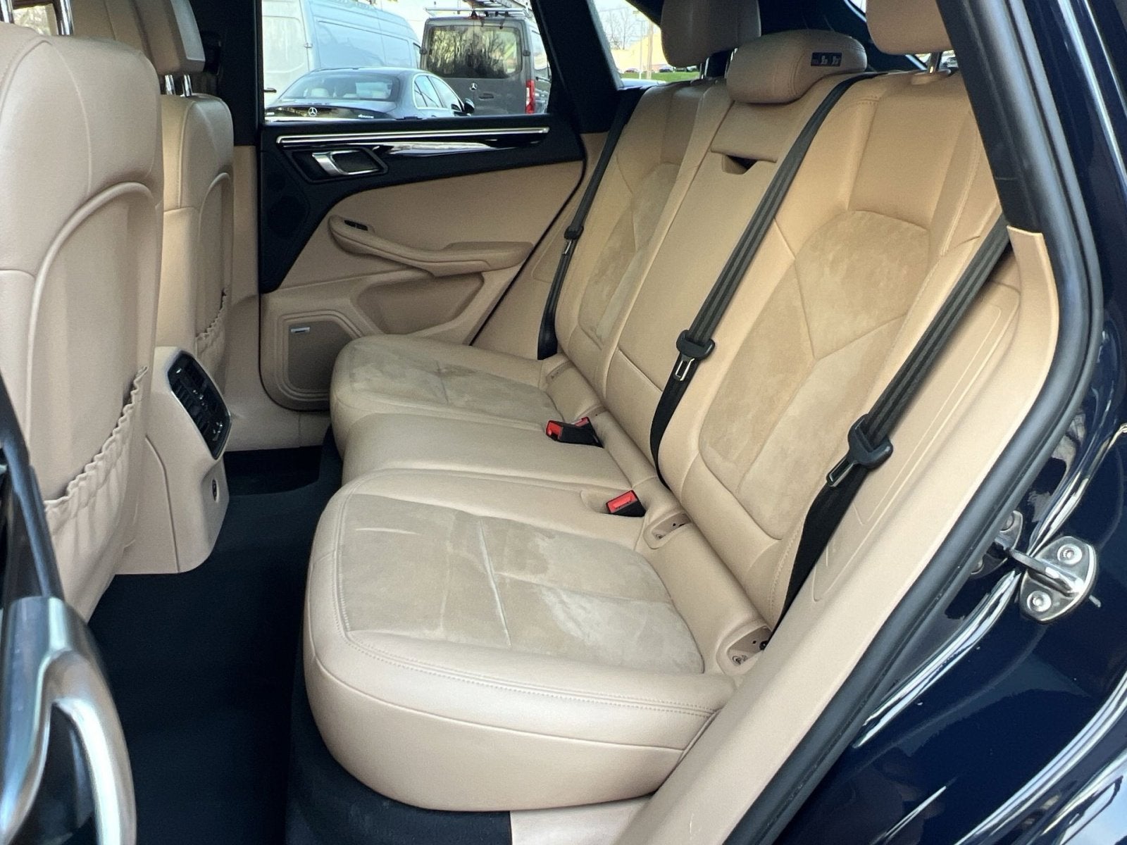 2021 Porsche Macan Base