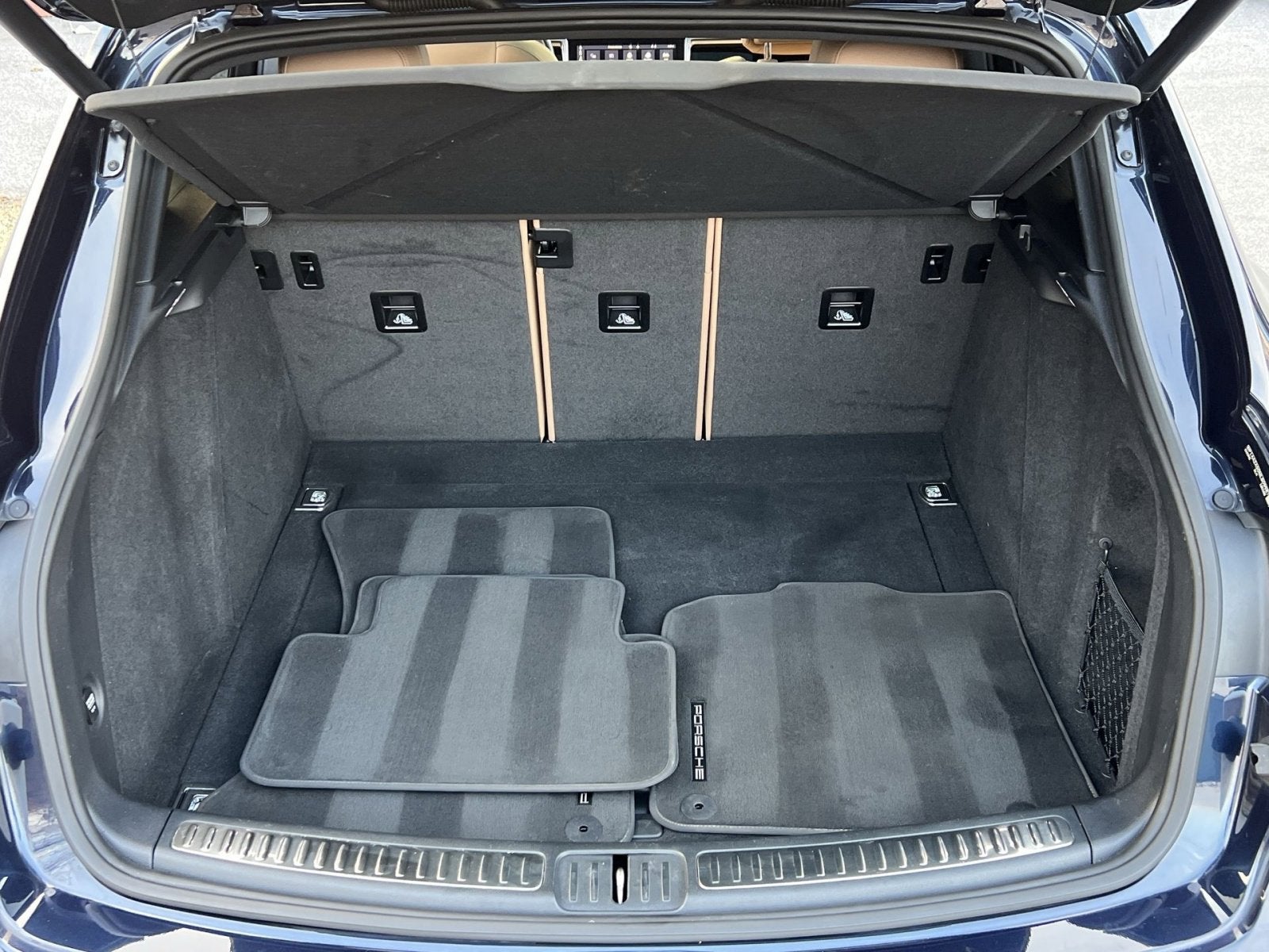 2021 Porsche Macan Base