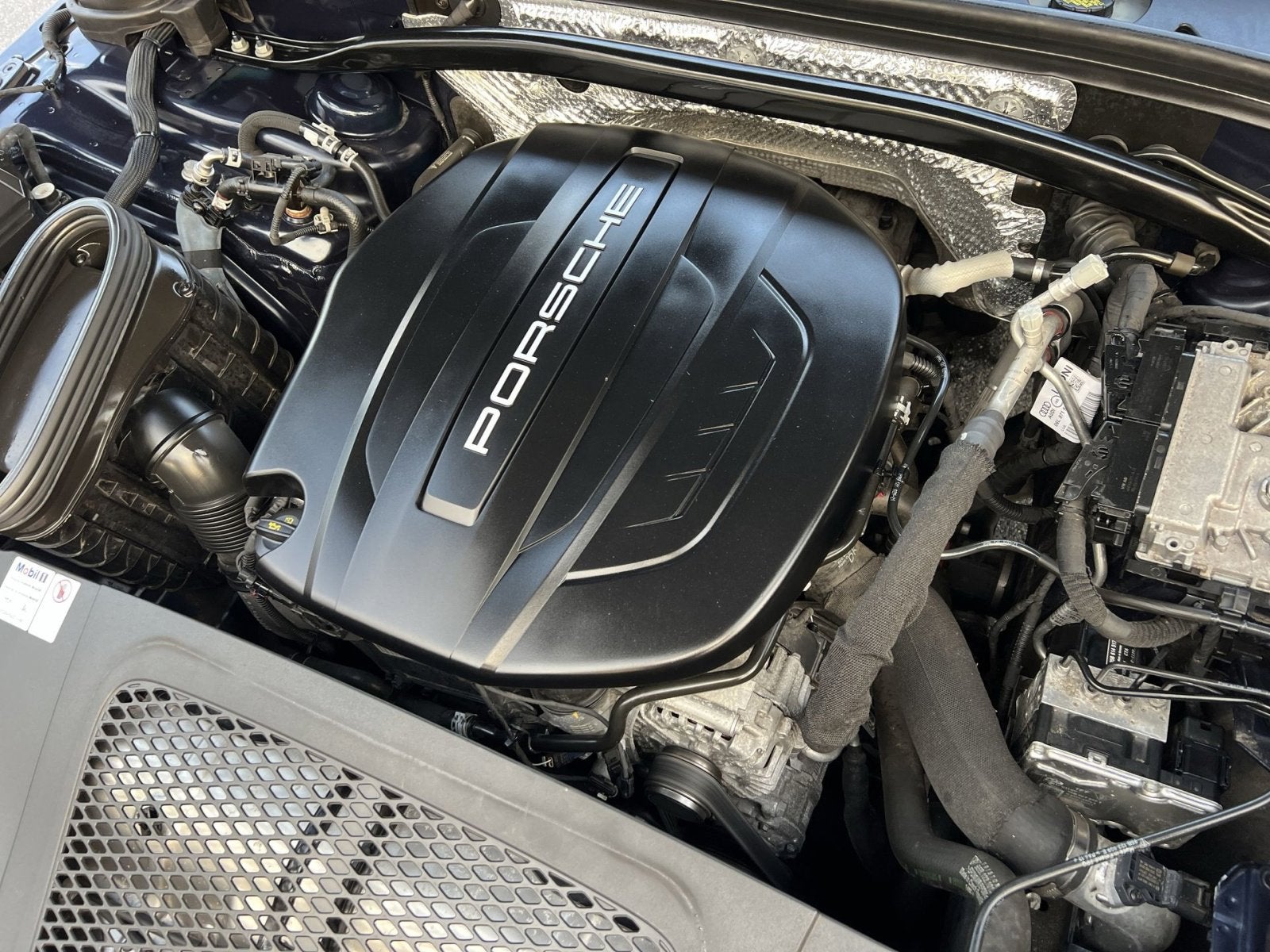 2021 Porsche Macan Base